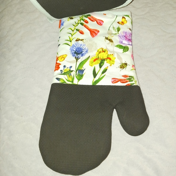 NWT! Pot Holder Sets (1 Mitt, 3  Pocket Pot Holders) - Picture 3 of 5